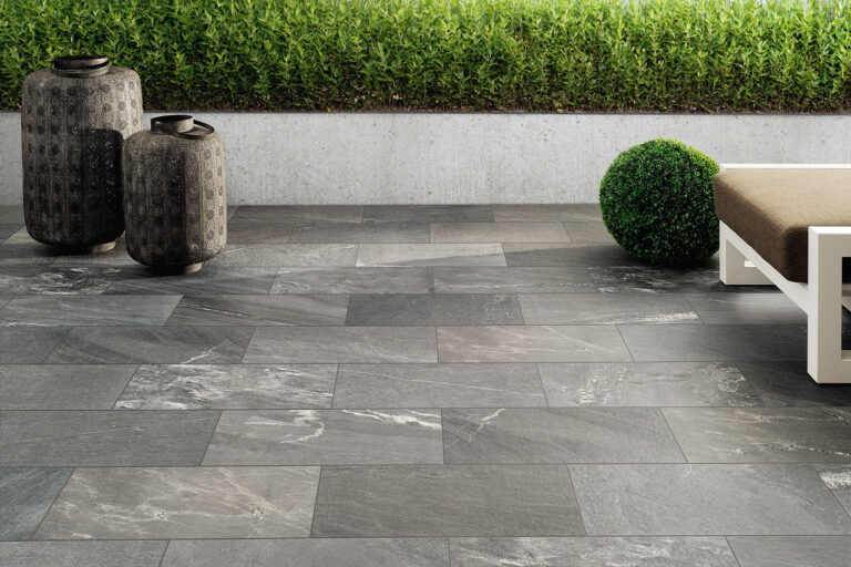 Pavimenti-per-outdoor_Ceramiche-Coem_Cardoso_Grigio-Chiaro-30x60-Strutturato-Rettificato-1