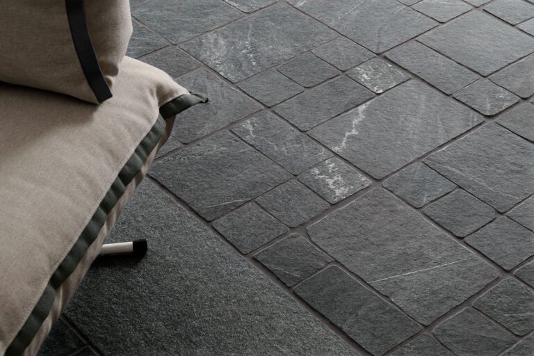Piastrelle-da-esterno_Ceramiche-Coem_Cardoso_Antracite-Strutturato-2